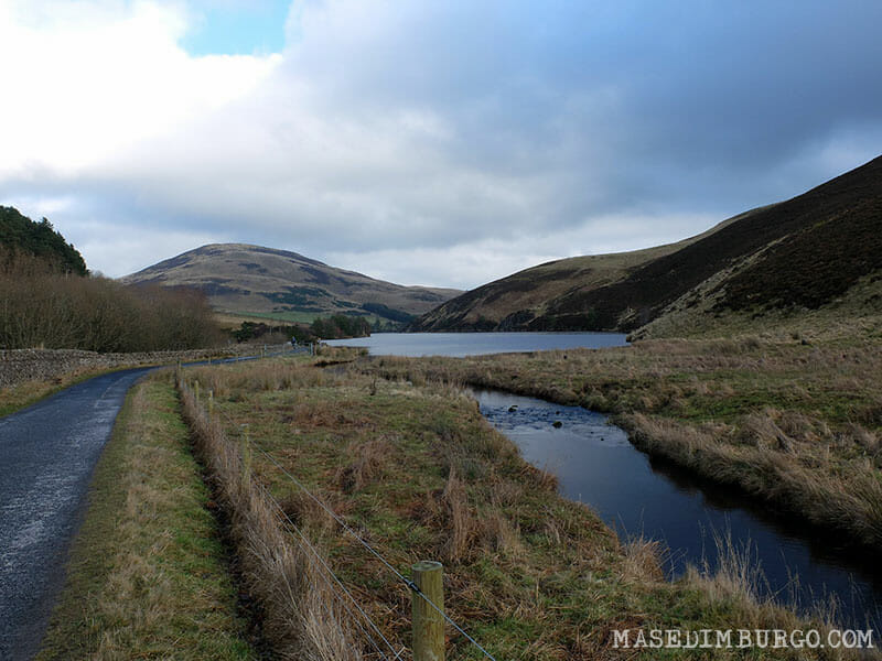 Ruta Pentlands Edimburgo Senderismo Glencorse Reservoir
