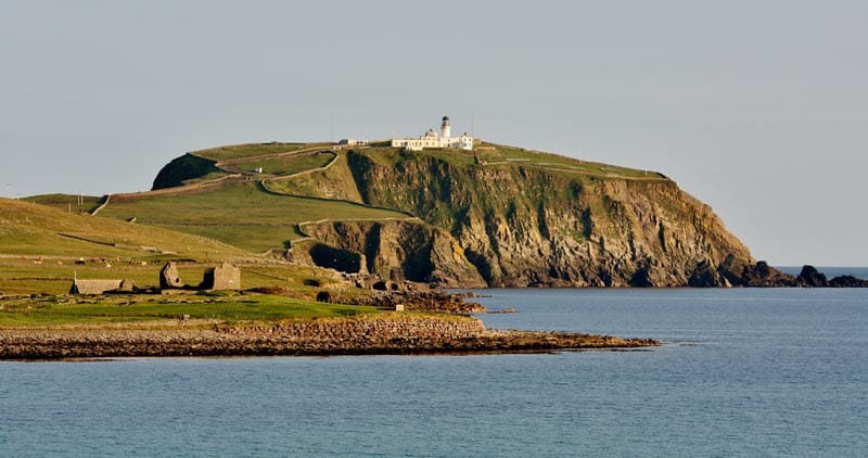 El faro de Sumburgh Head, en las islas Shetland. Ronnie Robertson (CC)